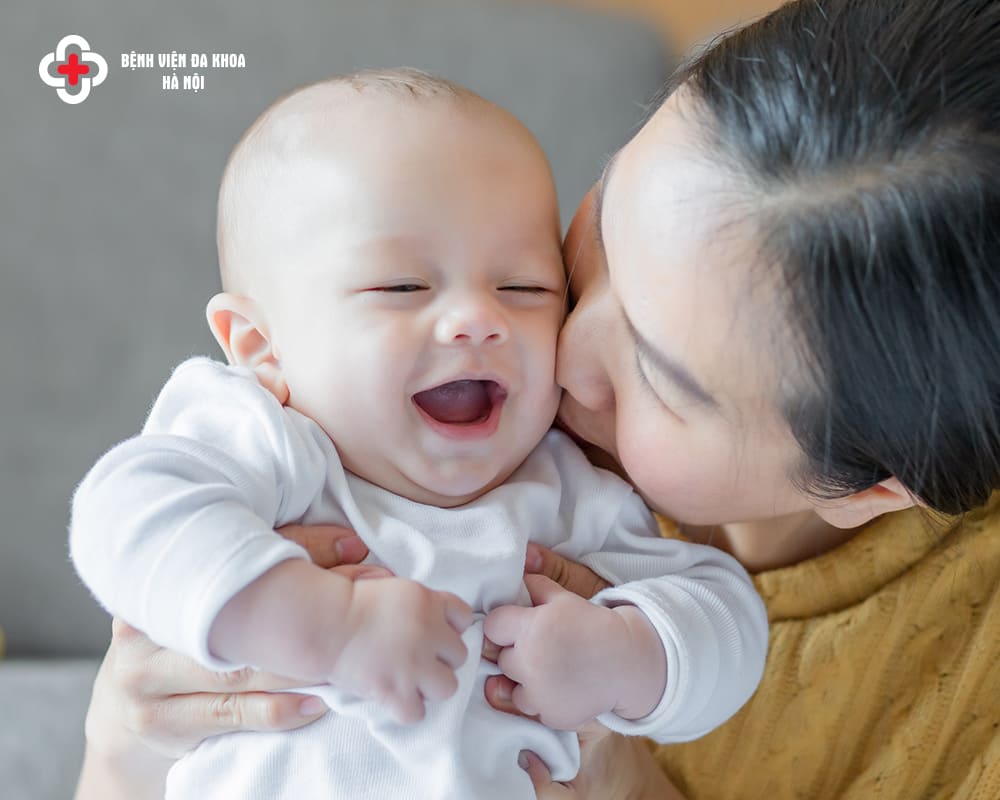 Em bé được sinh ra bằng phương pháp IVF vô cùng đáng yêu, bụ bẫm