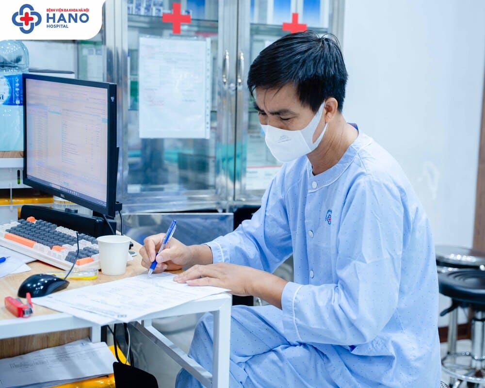 Bệnh nhân chuẩn bị cắt trĩ Trung Tâm Tiêu Hóa HANO