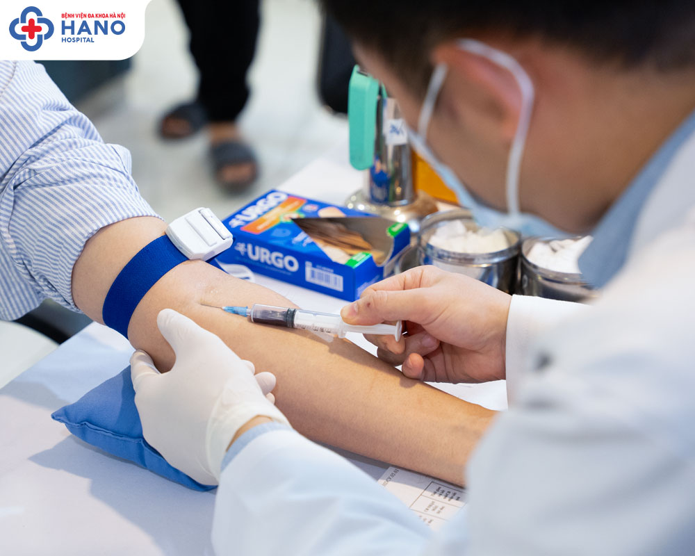 Lấy máu xét nghiệm